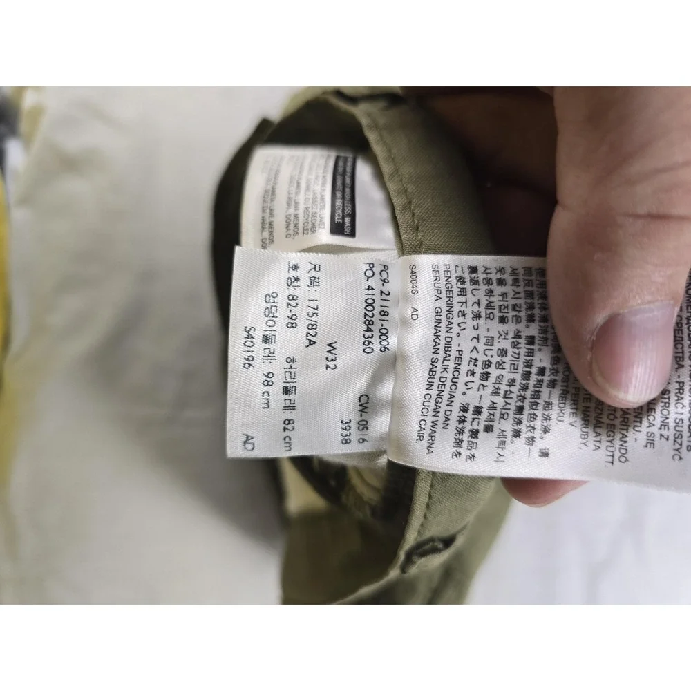 Levis Shorts Mens 32 Green Canvas Chino Flat Front Pockets Casual Summer